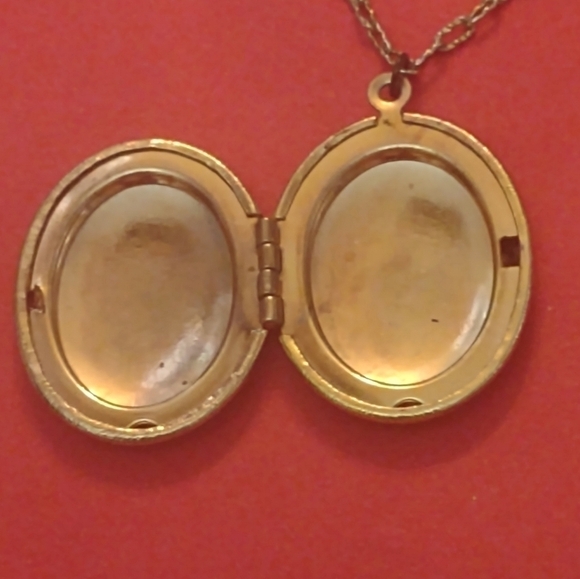 Vintage Women's brooch locket - Picture 7 of 12